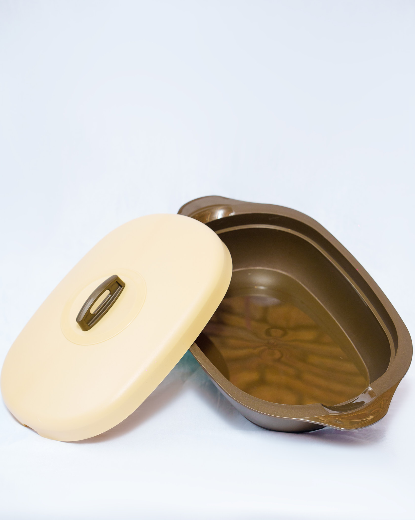 OVAL BOWL WITH A LID (BROWN) Image 3